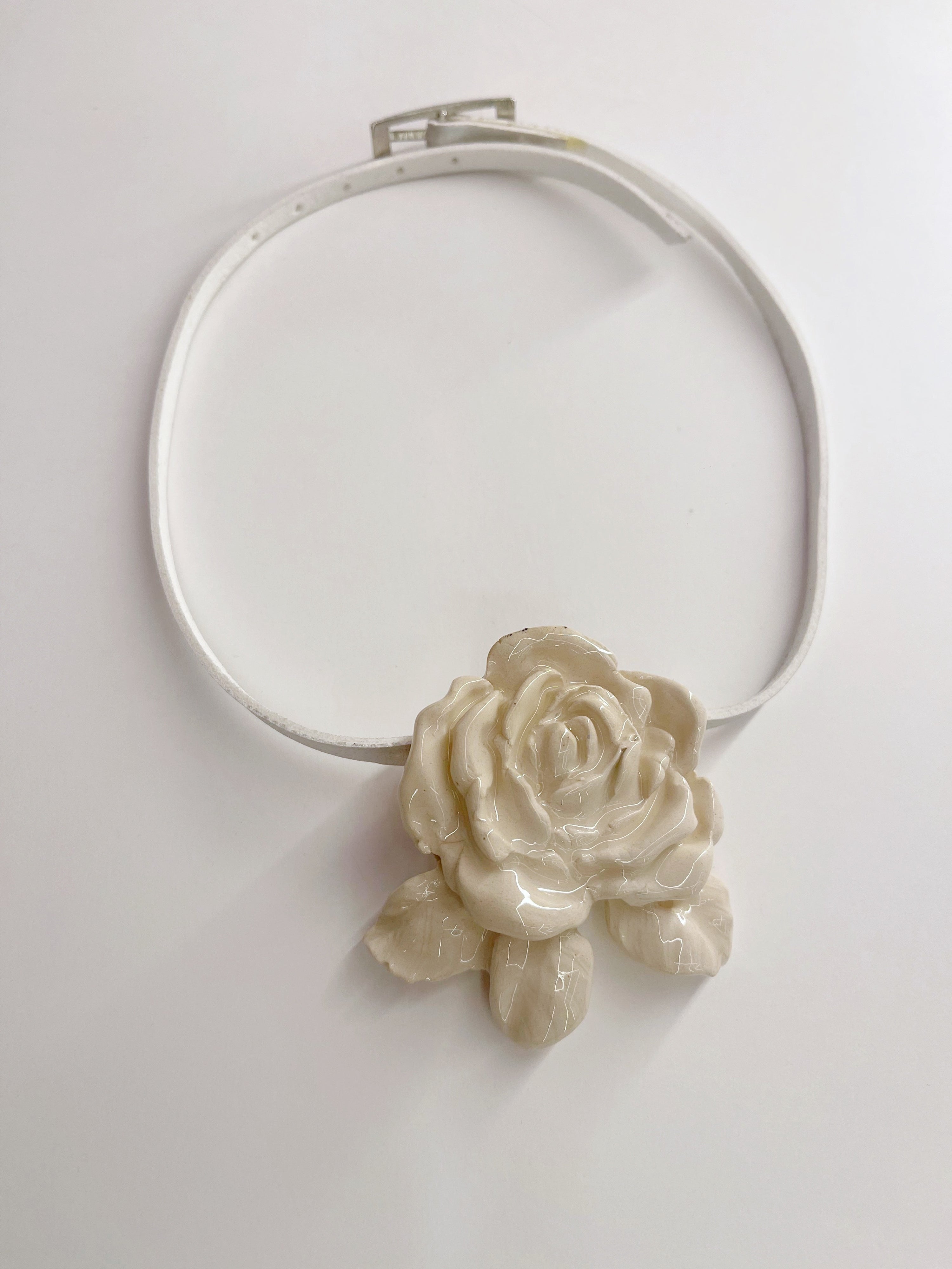 Rosa Belt Necklace White